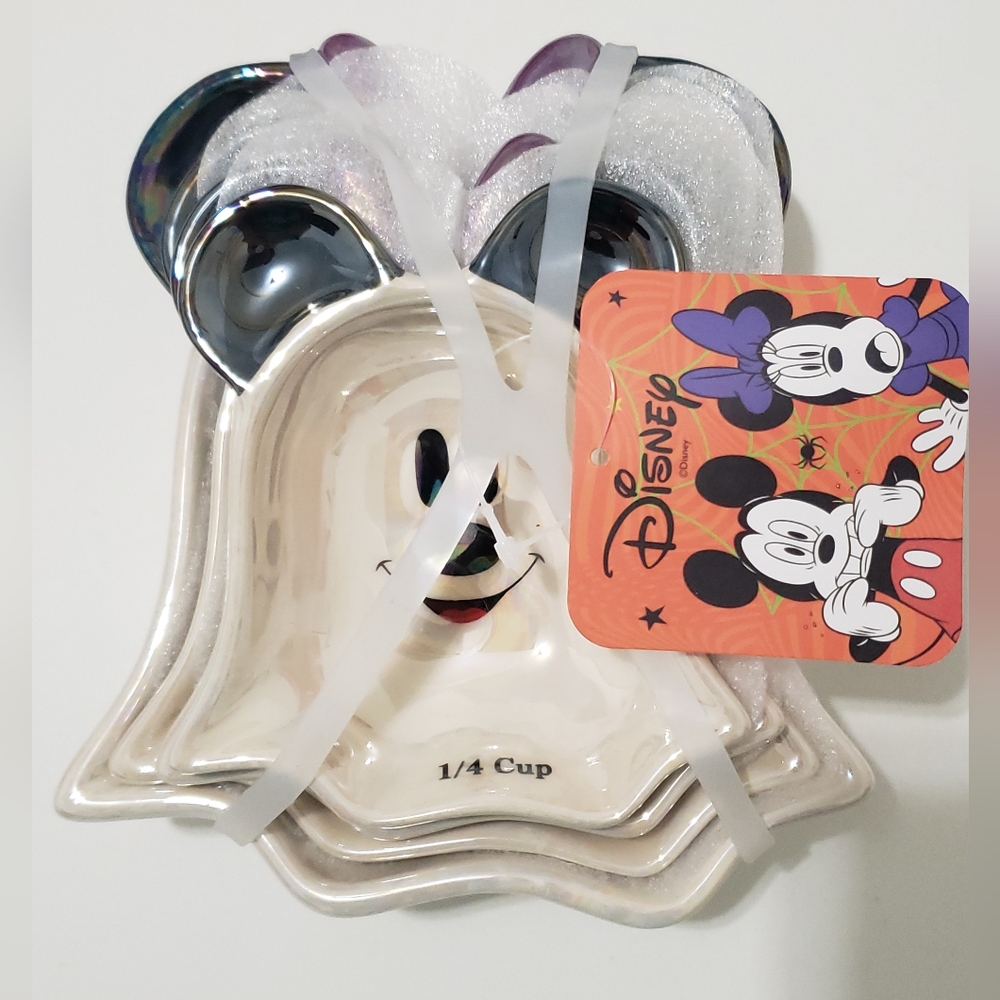 NWT Disney Mickey and Minnie Halloween theme measuring cups set of 4 brand NEW